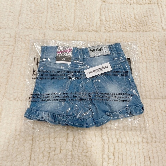 Kenzie Girl Floral Ruffle Short - 2T - Picture 4 of 4